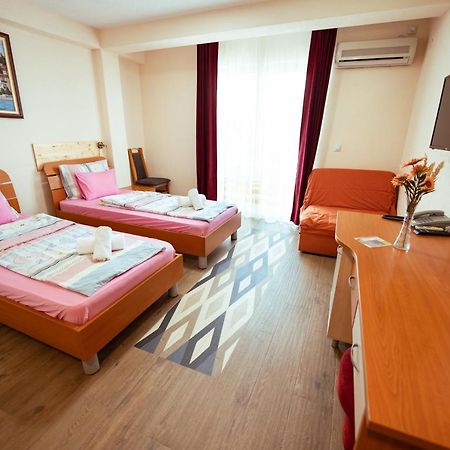 Hotel Holiday-M Ohrid Exteriör bild