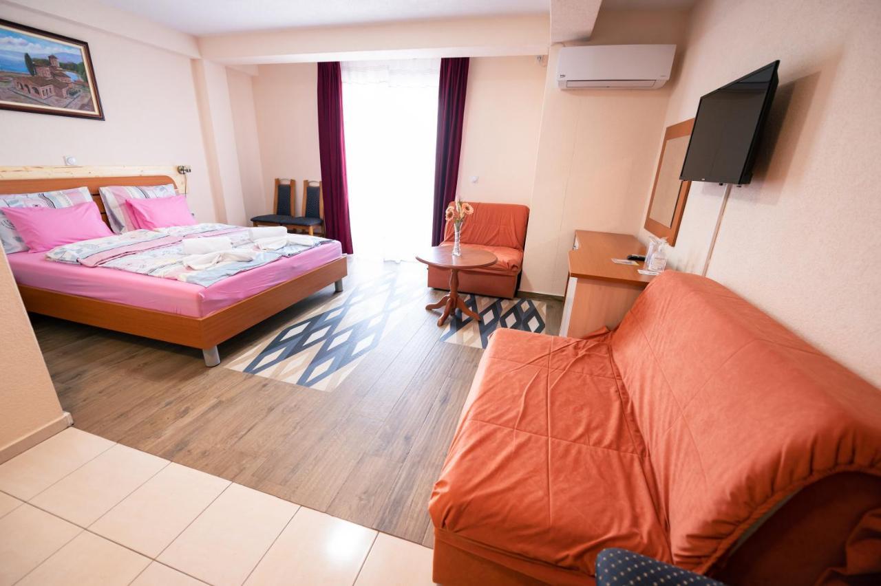Hotel Holiday-M Ohrid Exteriör bild