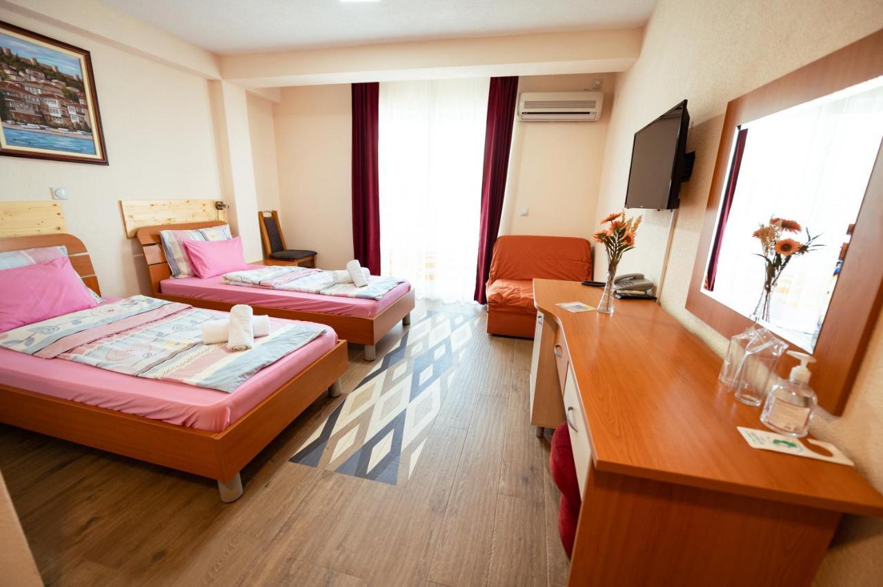 Hotel Holiday-M Ohrid Exteriör bild