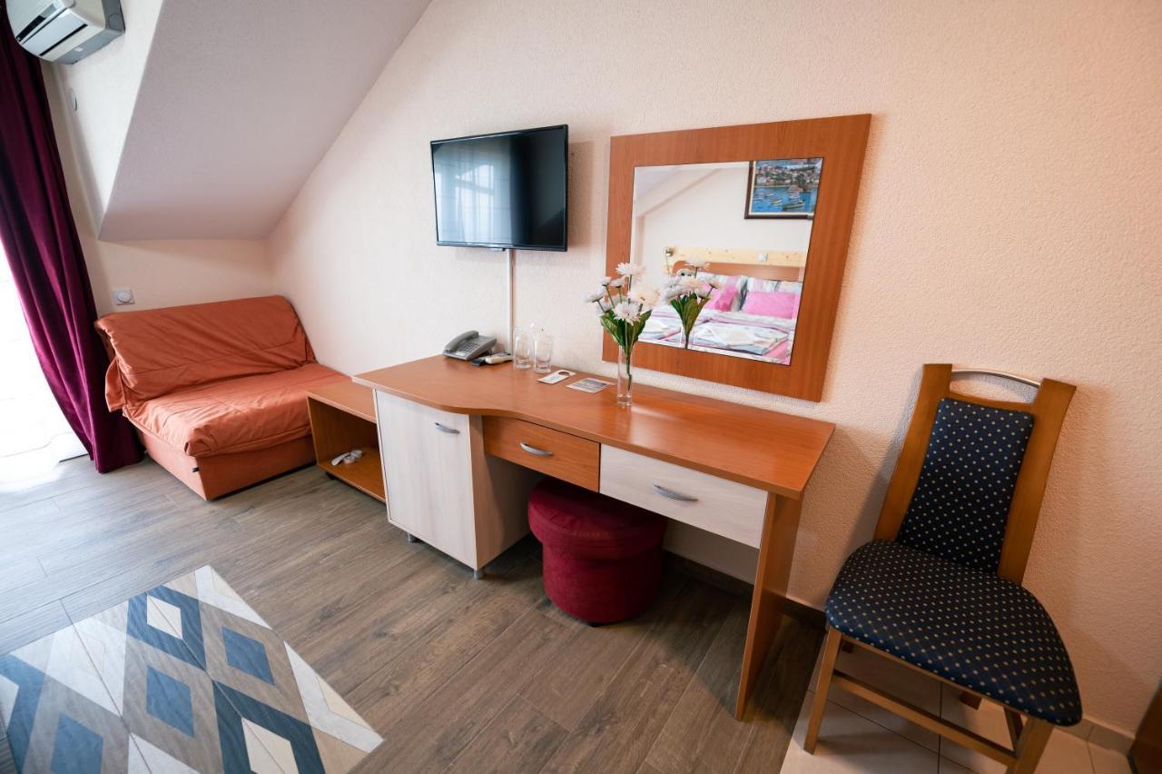 Hotel Holiday-M Ohrid Exteriör bild