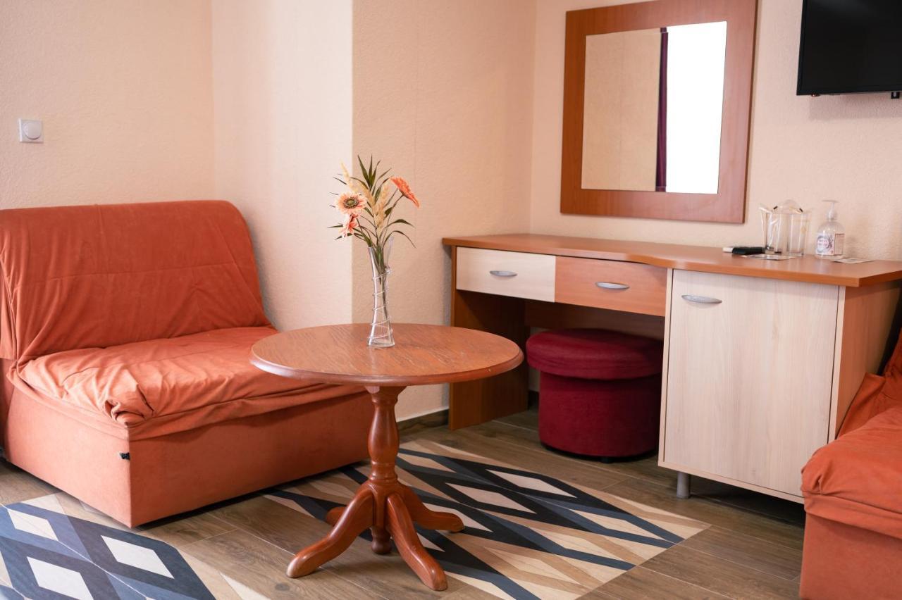 Hotel Holiday-M Ohrid Exteriör bild