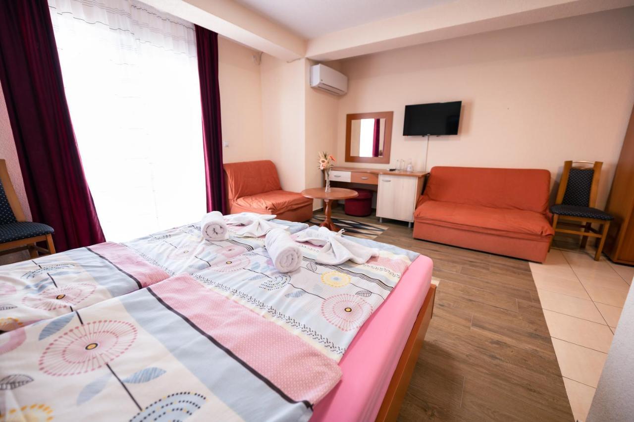 Hotel Holiday-M Ohrid Exteriör bild