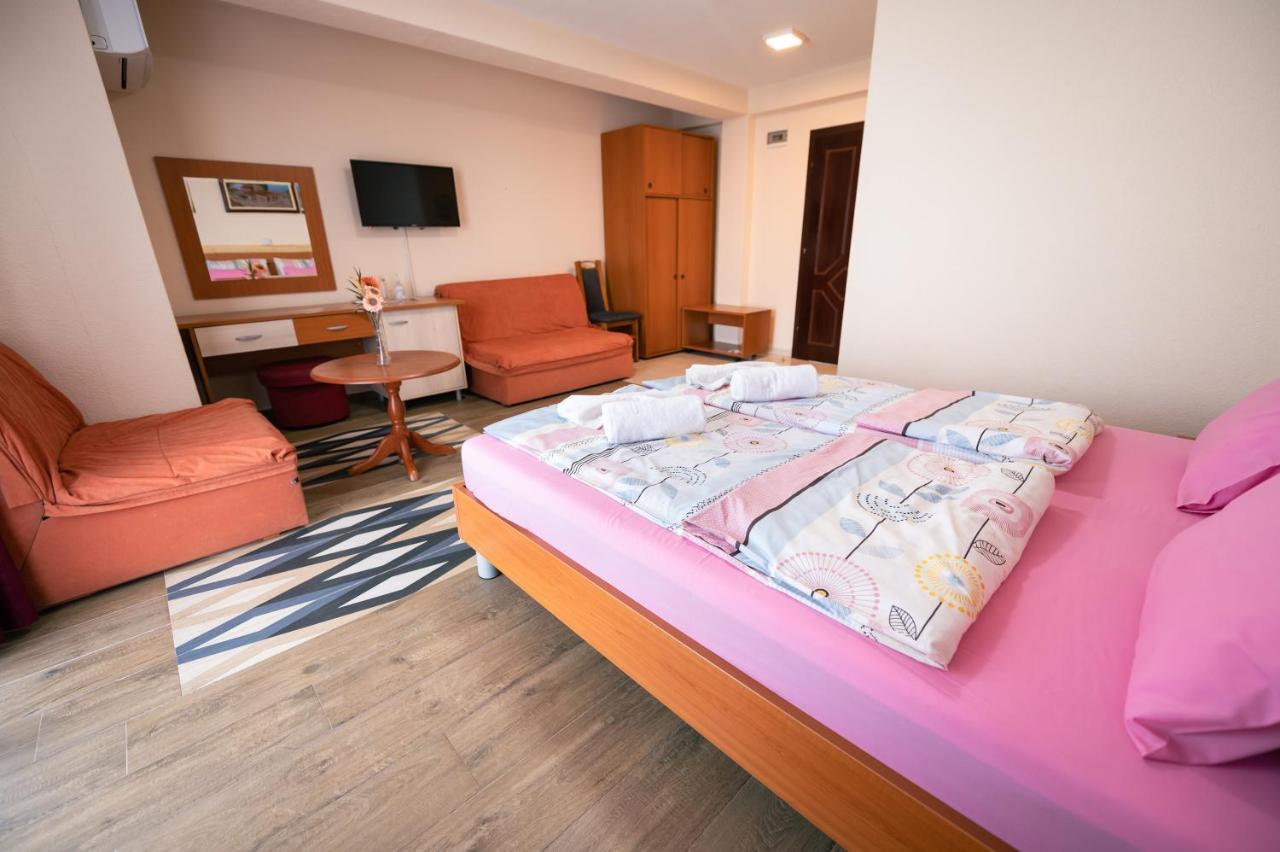Hotel Holiday-M Ohrid Exteriör bild