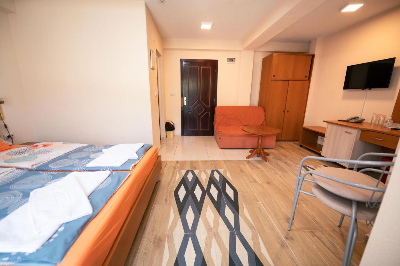 Hotel Holiday-M Ohrid Exteriör bild