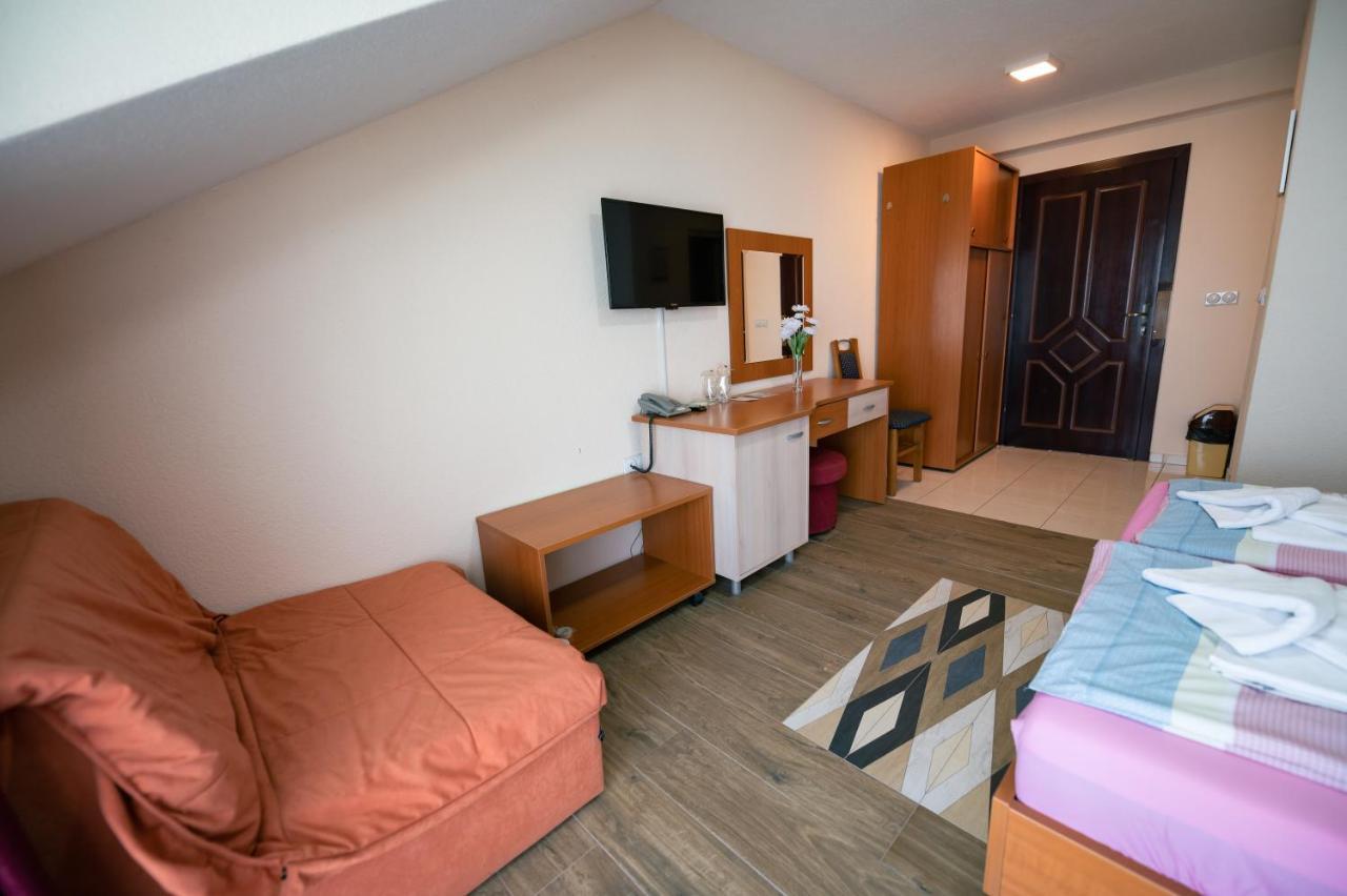 Hotel Holiday-M Ohrid Exteriör bild