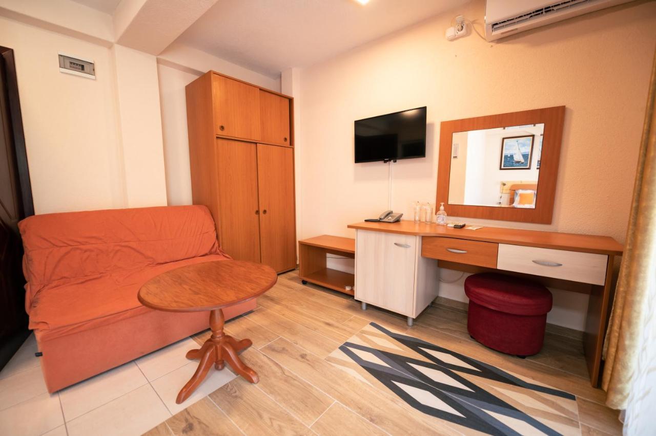 Hotel Holiday-M Ohrid Exteriör bild
