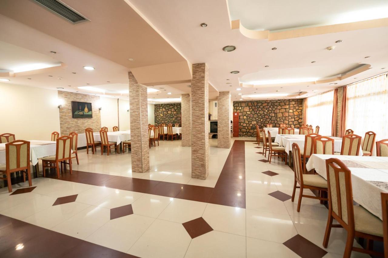 Hotel Holiday-M Ohrid Exteriör bild