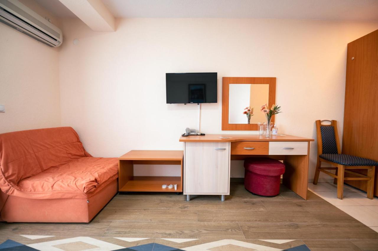 Hotel Holiday-M Ohrid Exteriör bild