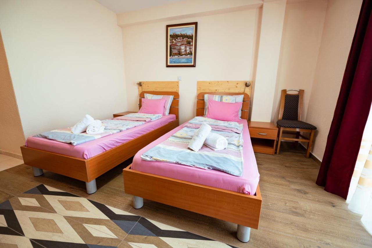 Hotel Holiday-M Ohrid Exteriör bild